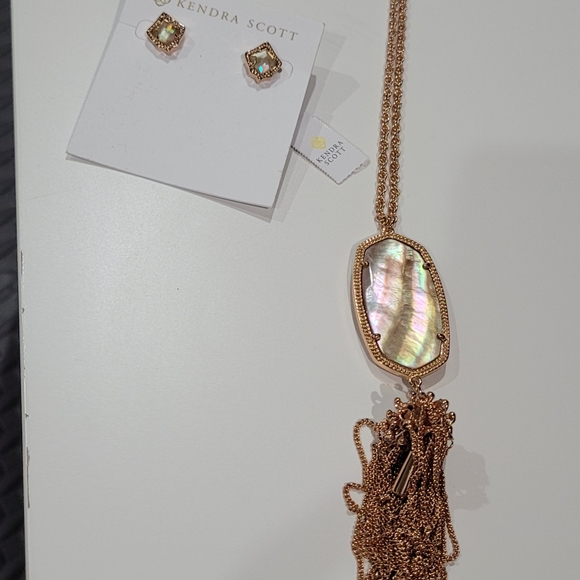 Kendra Scott Rose Gold Necklace Stud Earring Set - Picture 3 of 16